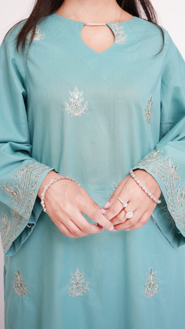 Aqua Elegance - Image 2