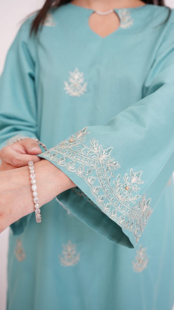 Aqua Elegance - Image 3
