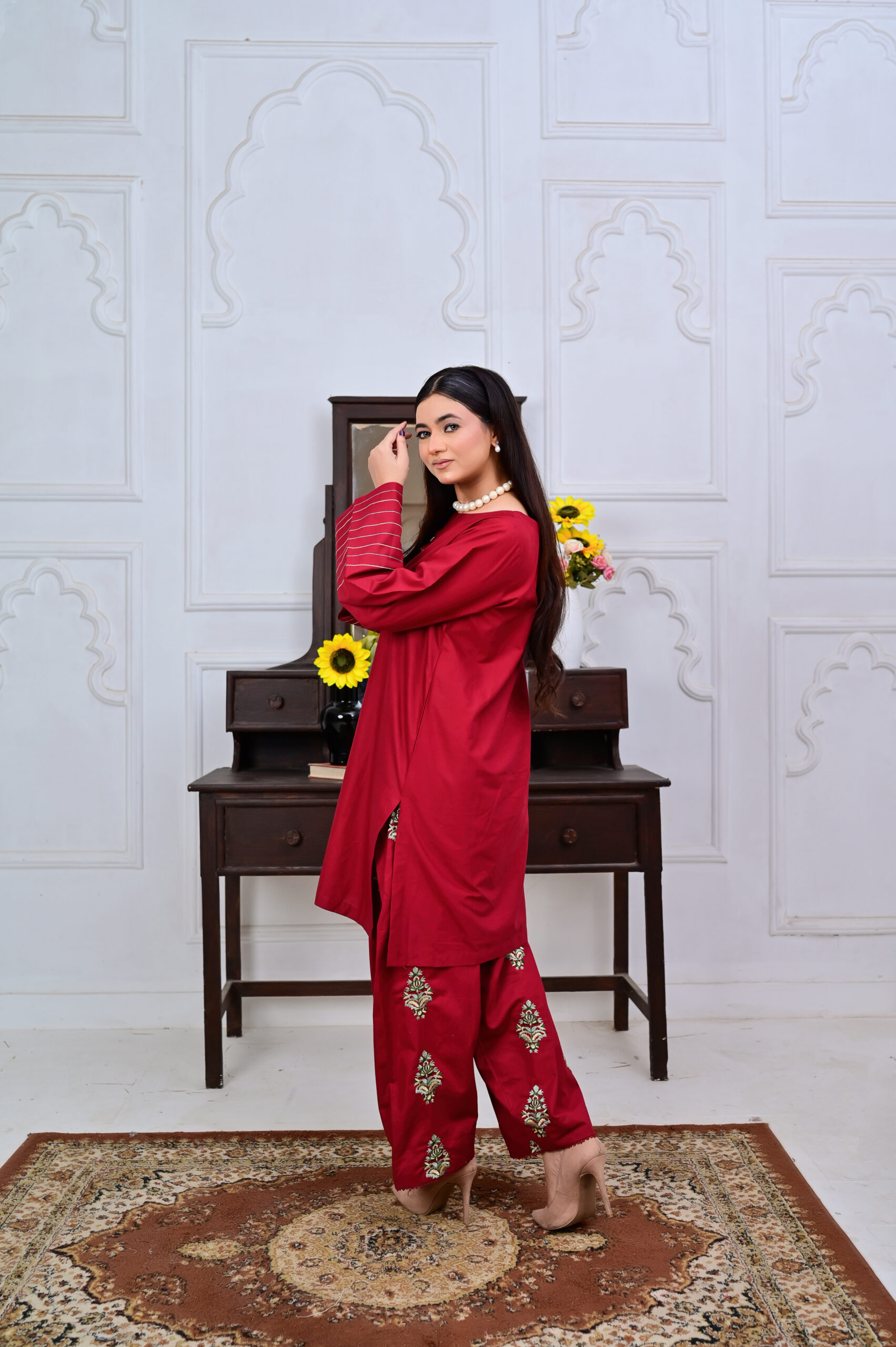 Maroon Luxe - Image 4