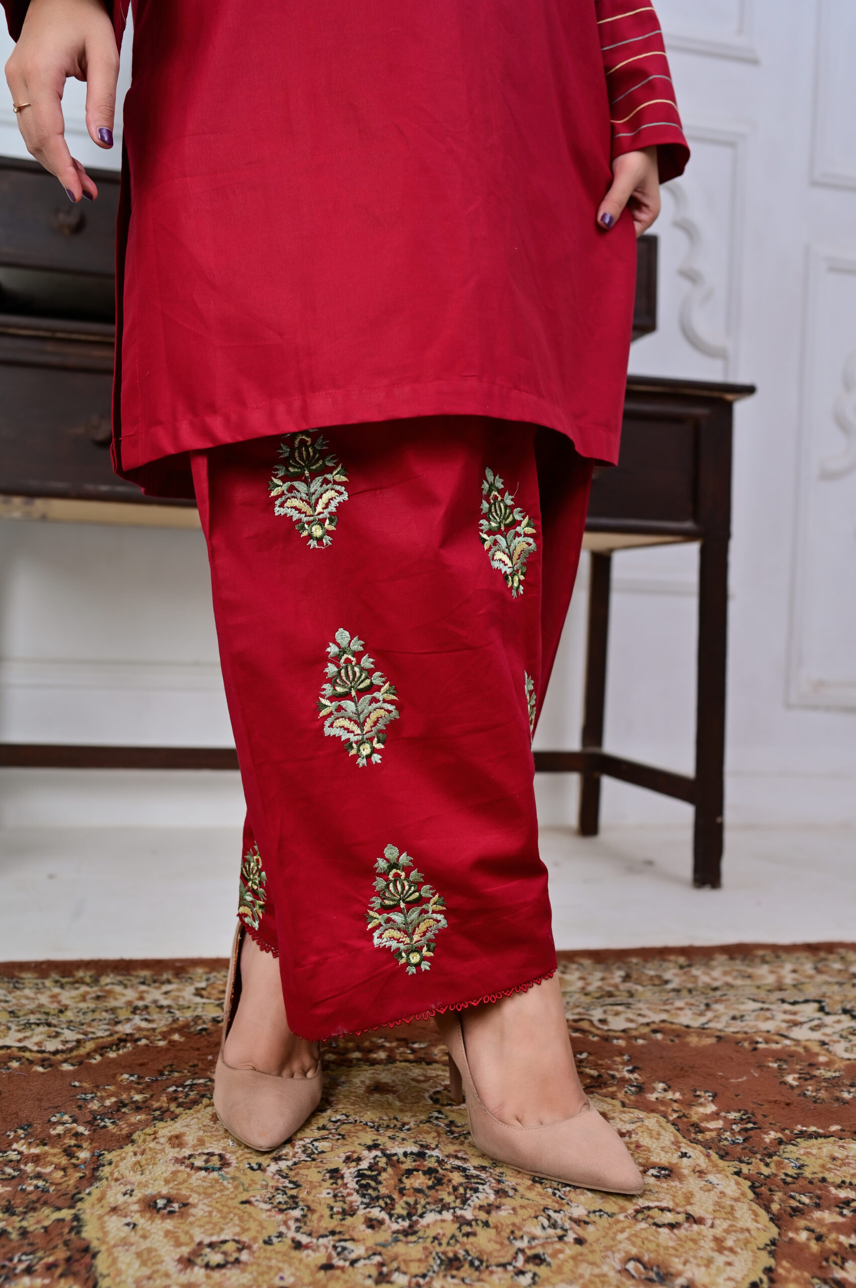 Maroon Luxe - Image 6