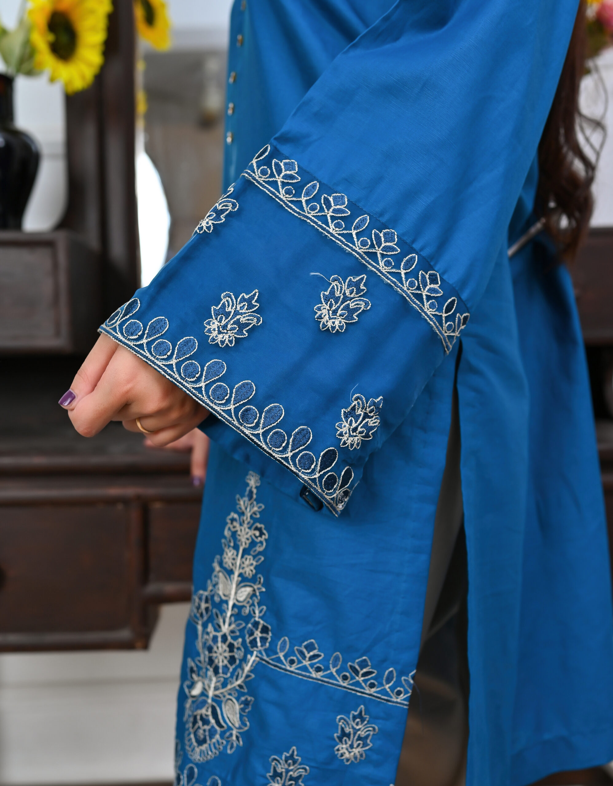 A stunning blue Plain khadar outfit - Image 5